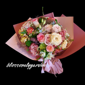 #flowerbouquets #blossomlygarden